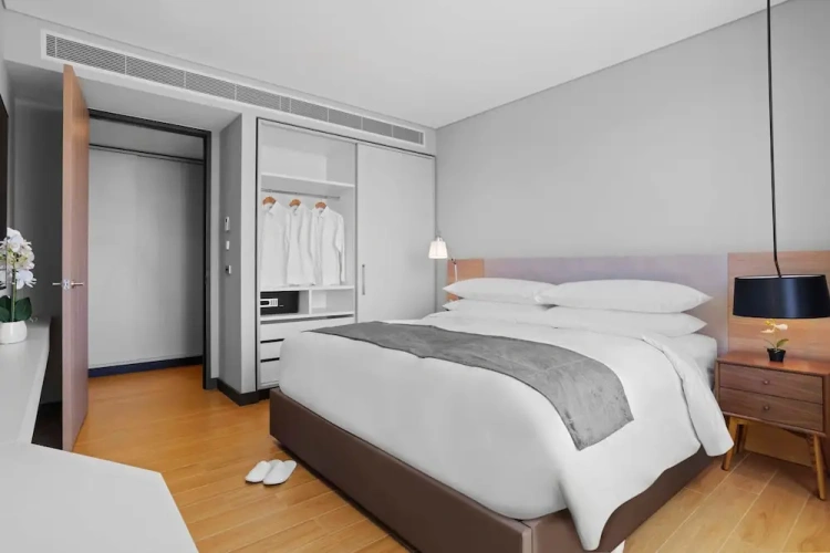 1 Bedroom Double Penthouse Suite with harbour view