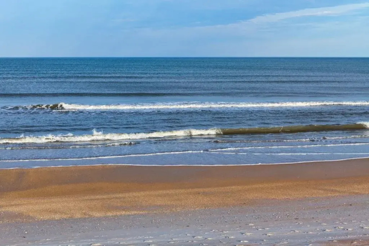 Seashell 3 Br Home by RedAwning