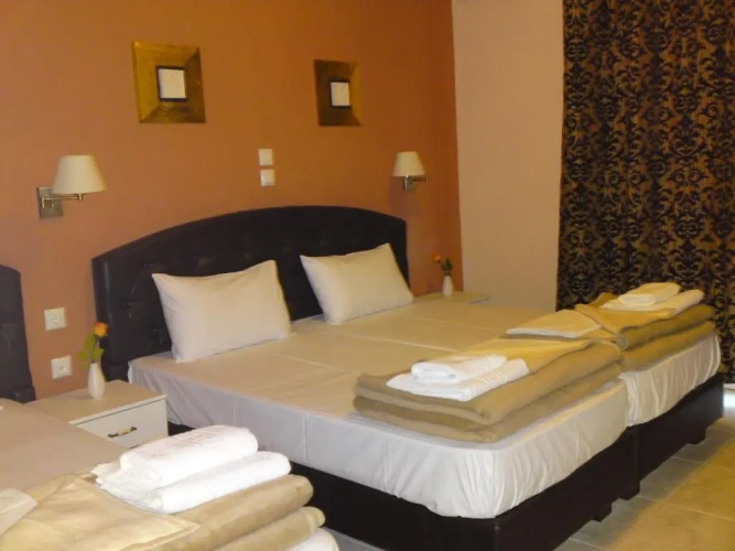 Standard Triple room
