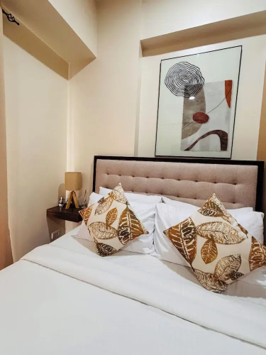 A Dreamy & Elegant Studio