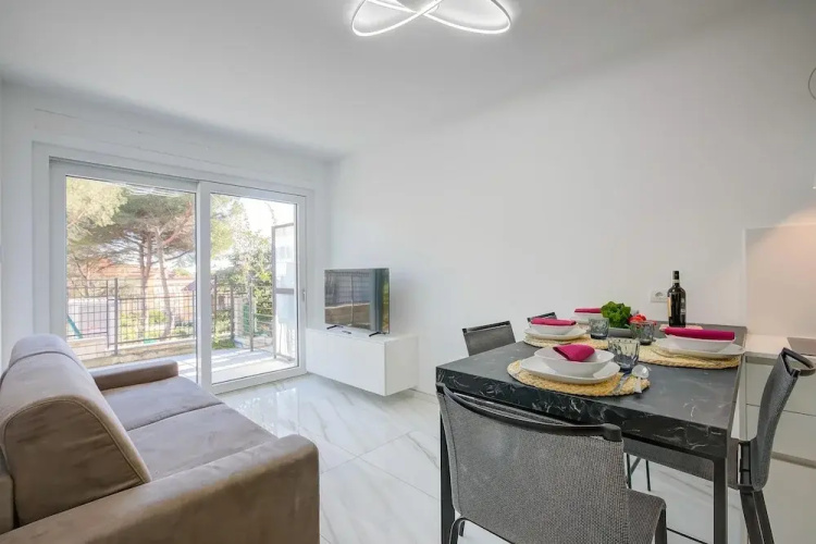Beachy Vibes- 900m From the Beach