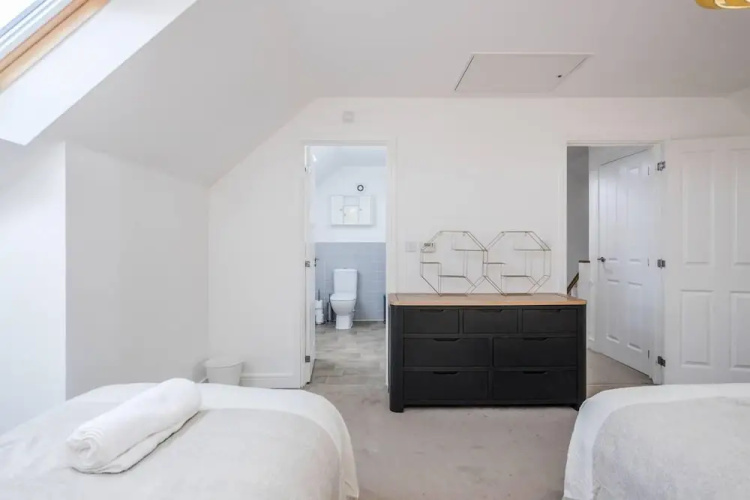 tms Cheerful 5bdr House! Thurrock! Free Parking!