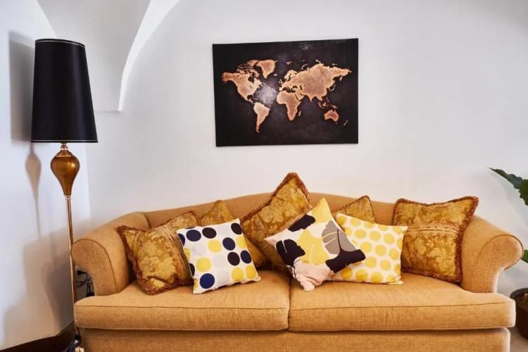 Equorum Prospectus 1 - OSTUNI CENTRO - Guest House