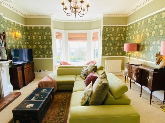 2 Bedrooms Apartment