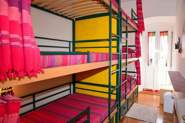 Al-Ushbuna Residence & Hostel