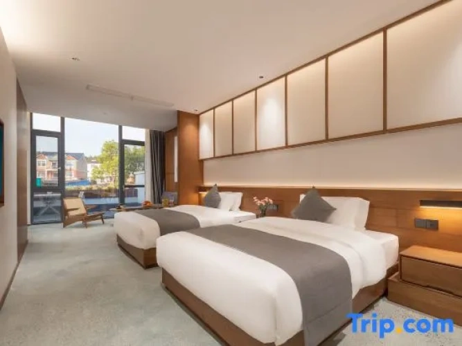Twin Suite with balcony and with pool view