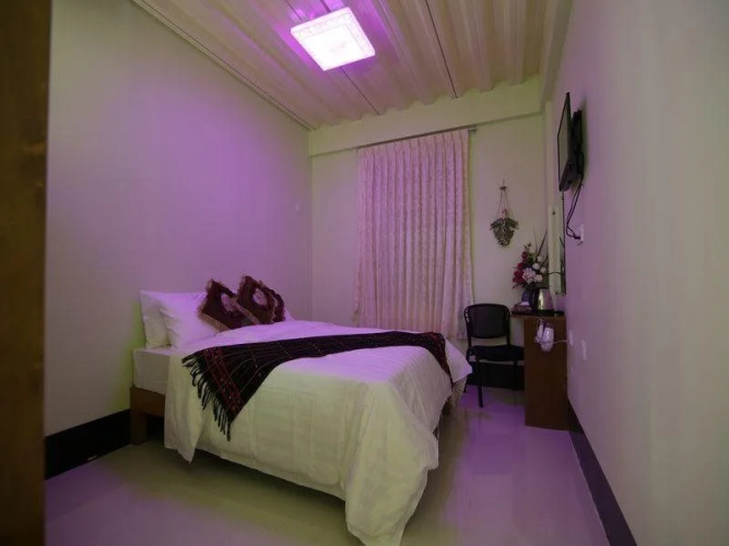 Deluxe Hotel