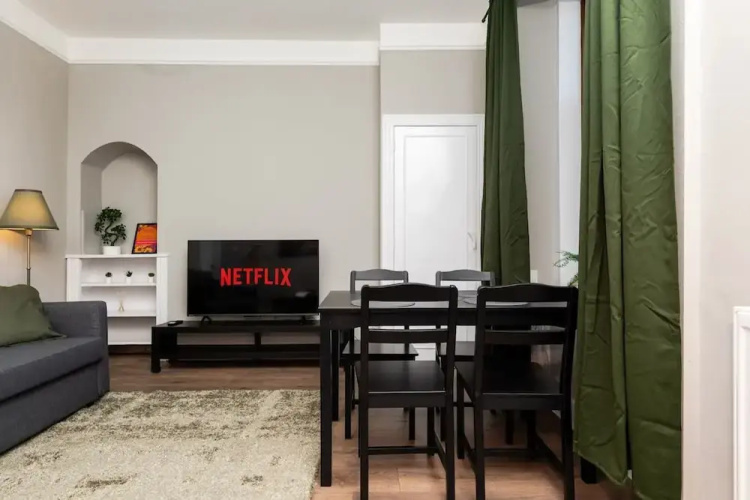2 Bedroom Flat - Free Parking