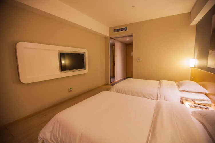 IBIS Leshan City Center Hotel