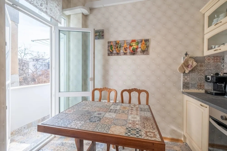 FM Deluxe 2-BDR Apartment - Artilcious