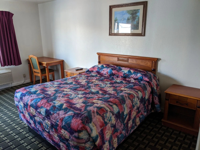 Deluxe Inn