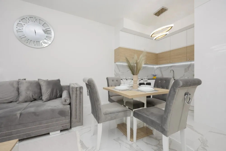 Luxurious Grey Apartment by Renters