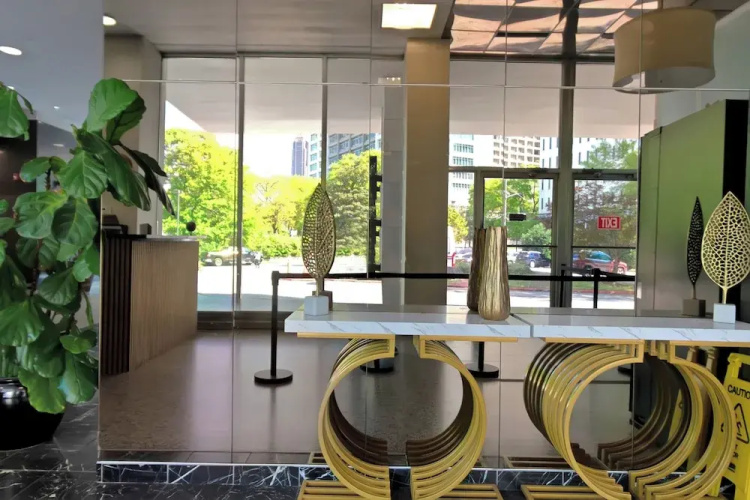 Spacious 3BR Condo in DTWN