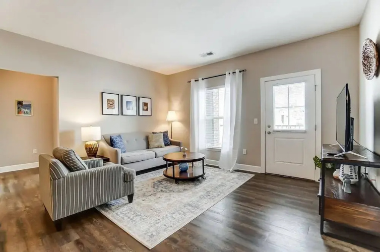 Walkable Pet-friendly 2BR 2BA On 1st Floor