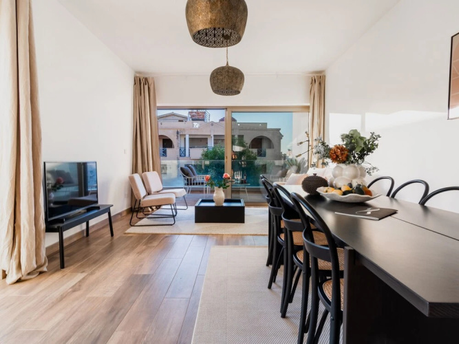 "sanders Evolution - Nice 3-bdr Apt w/ Shared Pool"
