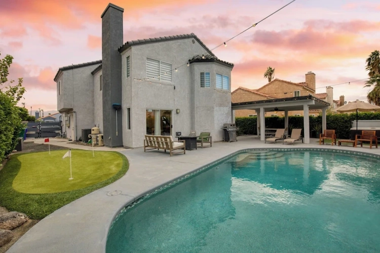 4 Bedrooms Cottage