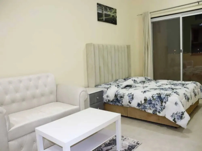 Stunning Studio With Balcony And Free Parking