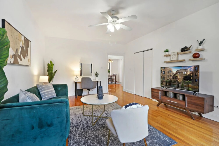 Darling 1BR Apartment in Lakeview