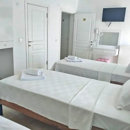 Standard Triple room with balcony