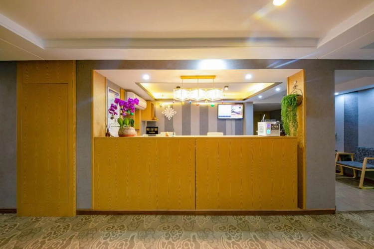 Dingfeng Hotel (Caijia Subway Station)