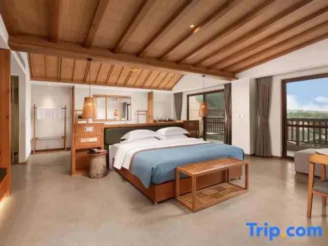 Deluxe Family Suite