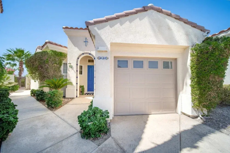 Stylish 2br W Spa Patio - La Quinta, CA