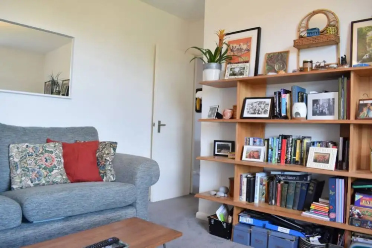 Bright Clapton 2 Bedroom Flat