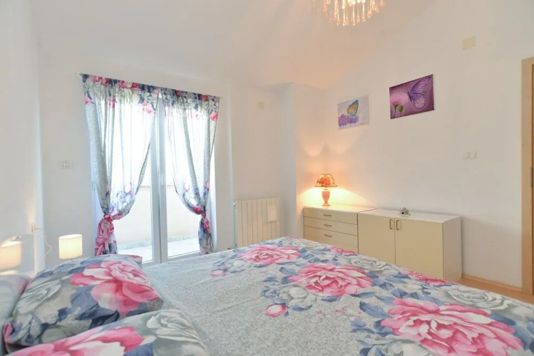 Apartment 1873