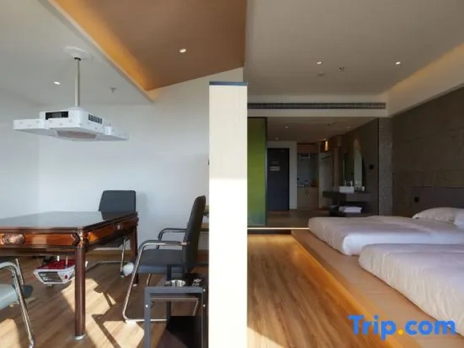 Standard Twin room with lake view