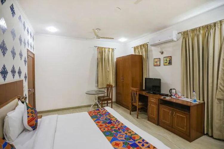 Fabexpress Global Residency Inn