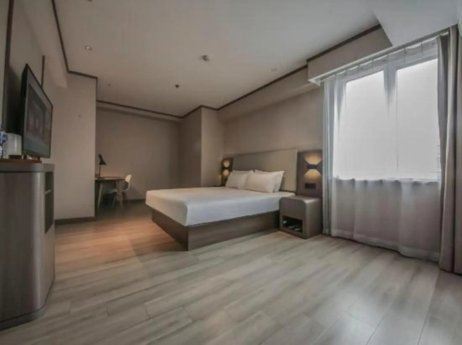 Hanting Express Shenyang South Tower