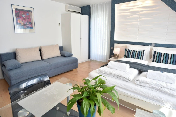 Hillside Premium Apartments