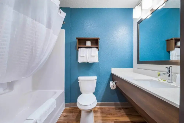 WoodSpring Suites Davenport