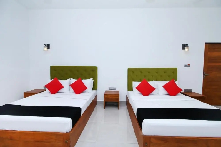 Capital O 470 J Leaf Hotel