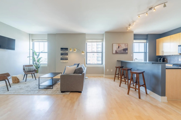 King Bed | Garage | Wifi | Skywalk Access & More!