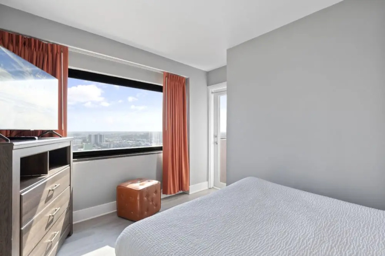 Private 3BR's at Palms by Hosteeva