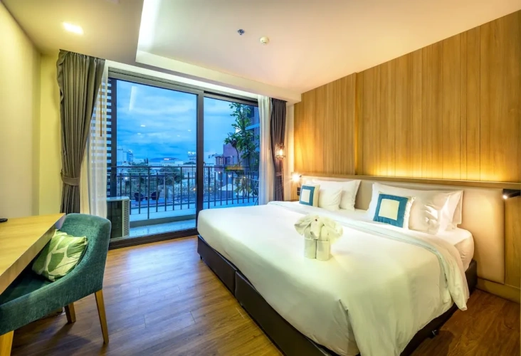 Deluxe room with balcony and with view