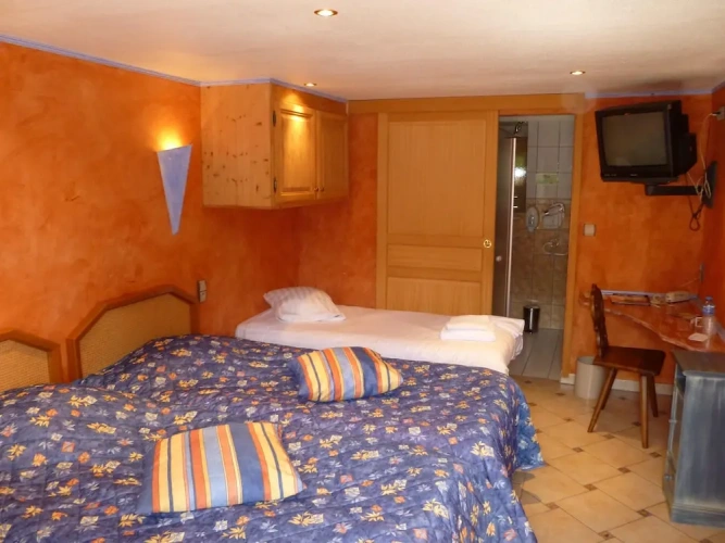 Standard Twin room with balcony