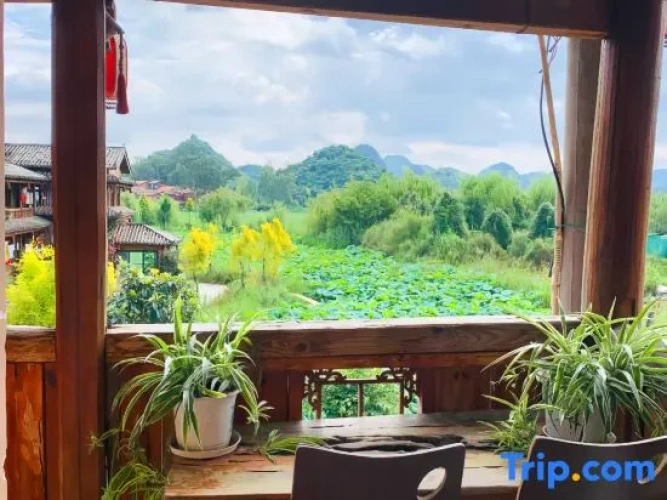 Standard Family room with lake view