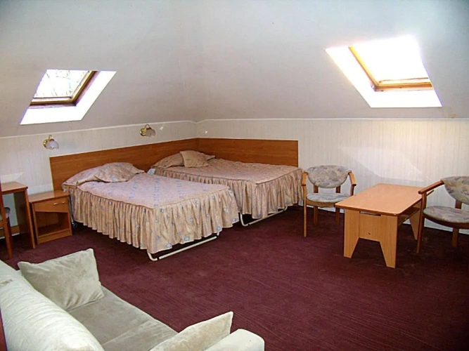 Standard Triple room