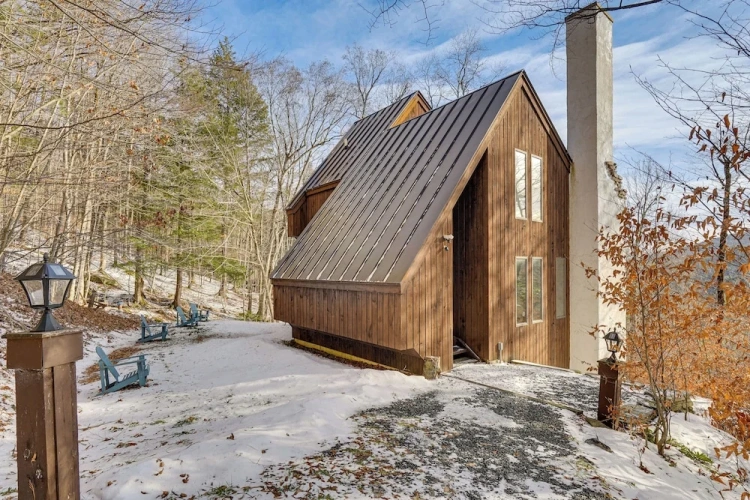 4 Bedrooms Cottage with balcony
