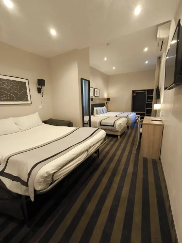 Economy Quadruple Basement room