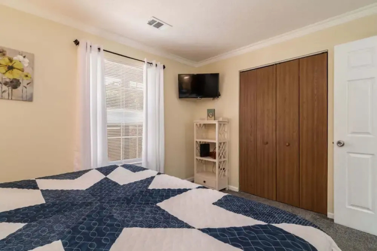 The Cozy Hideaway Stay for 6