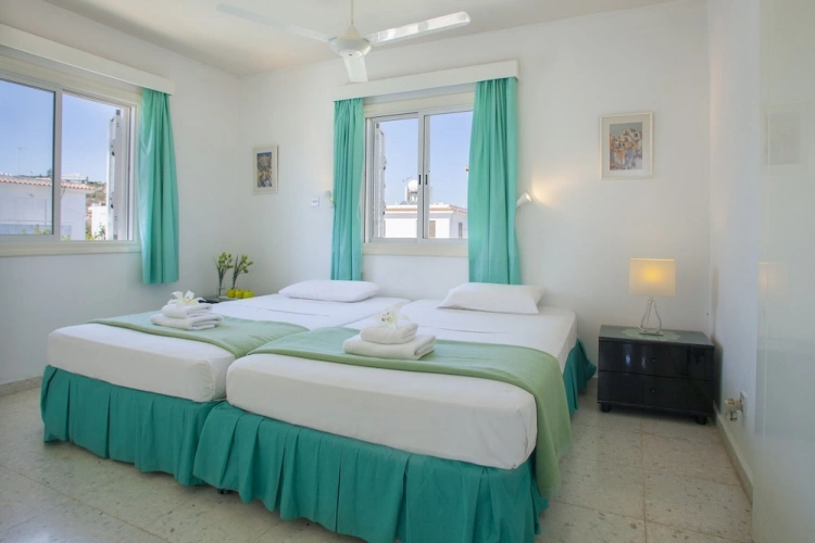 2 Bedrooms Apartment