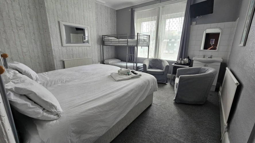 Standard Twin room with courtyard view