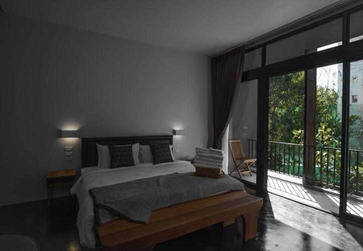 Cherlock hotel Over view