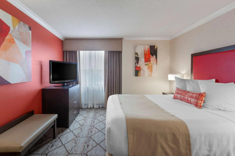 Best Western Plus Rose City Suites