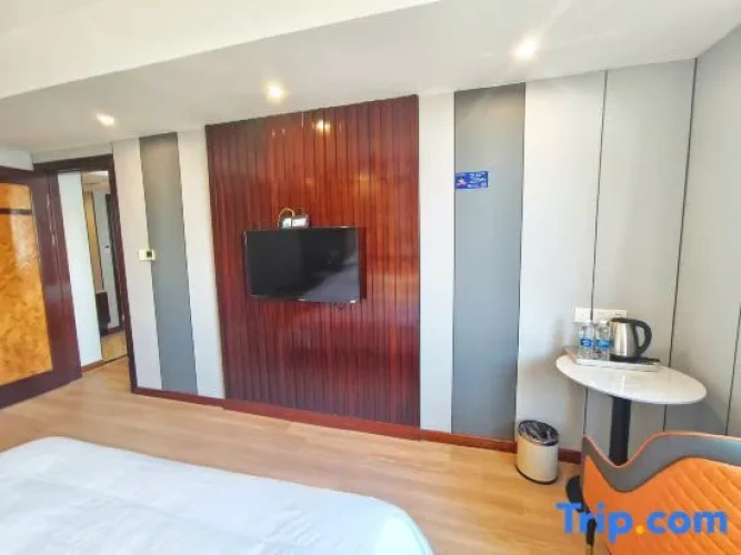 Quadruple Family Suite
