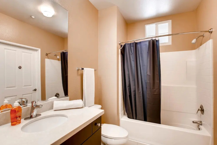 2 Bedroom Triplex Steps from Balboa Park