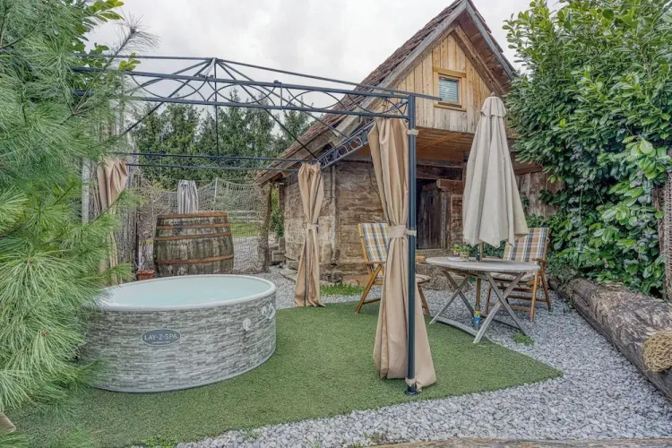 Tiny-mini Bertl With Hot Tub